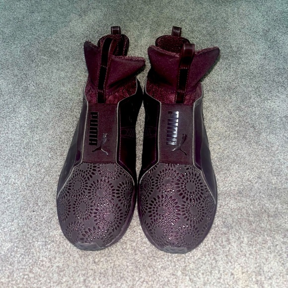Kylie Jenner x Puma Sneakers - Picture 2 of 5
